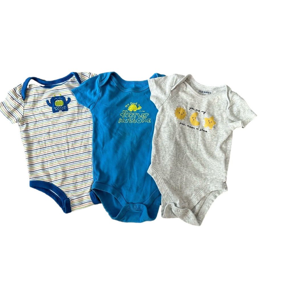 4/20$ Set of 3 baby short sleeve bodysuits onesies size 12 months